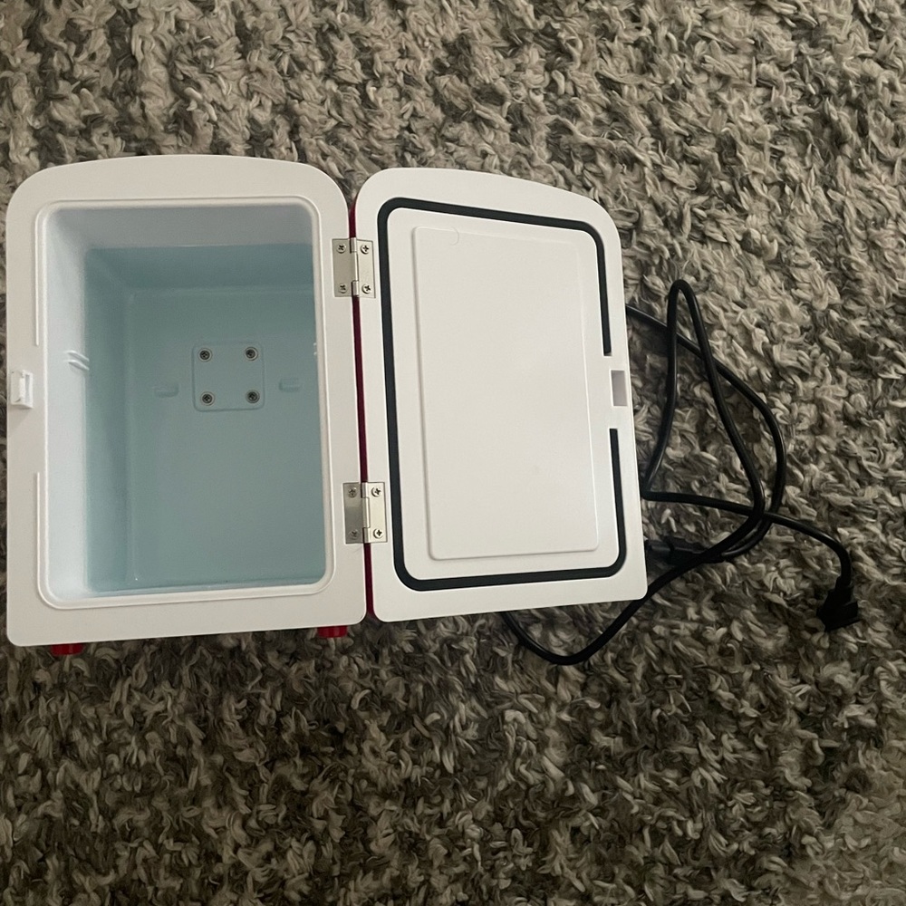 Coco-Cola Mini Fridge - Picture 3 of 6